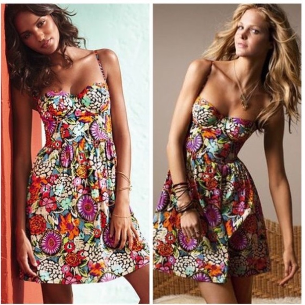 V S // MODA INTERNATIONAL CORSET DRESS